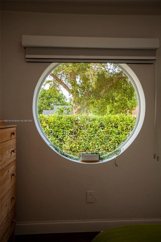 Building Photo - 1050 NW 46th St