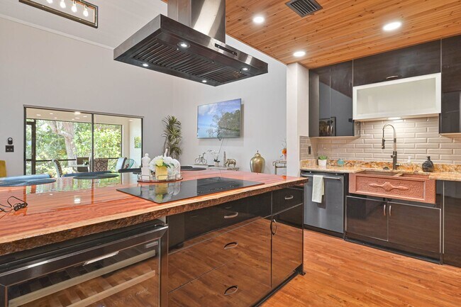Building Photo - NOW AVAILABLE - Furnished Villa in Riverbend!