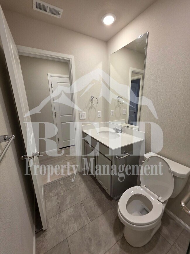 Building Photo - New 5-Bedroom home in the heart of Belfair