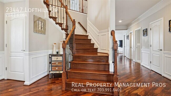 Building Photo - Beautifully Maintained 7 Bedroom 6 Bath Ho...