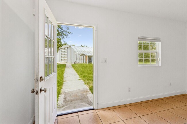 Building Photo - Cottage on 3 Acres with Massive Workshop & Storage