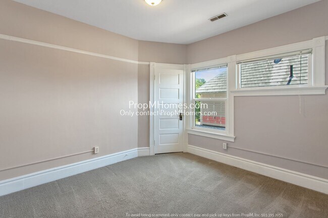 Building Photo - Charming Two-Bedroom Upper-Level Duplex in...