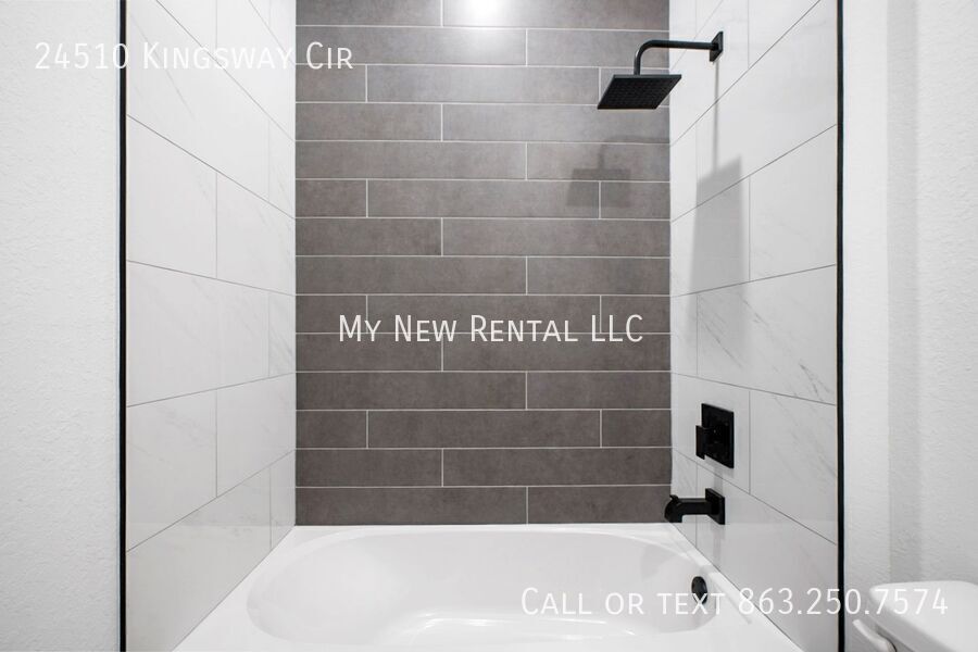 Building Photo - 24510 SW Kingsway Cir