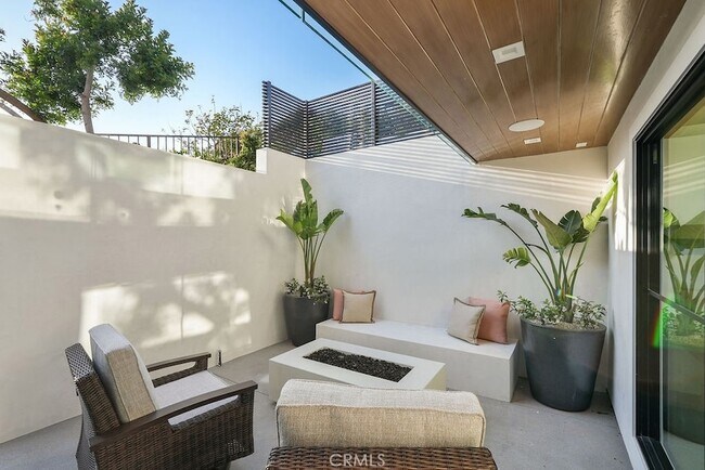 Building Photo - 3047 Ocean Blvd