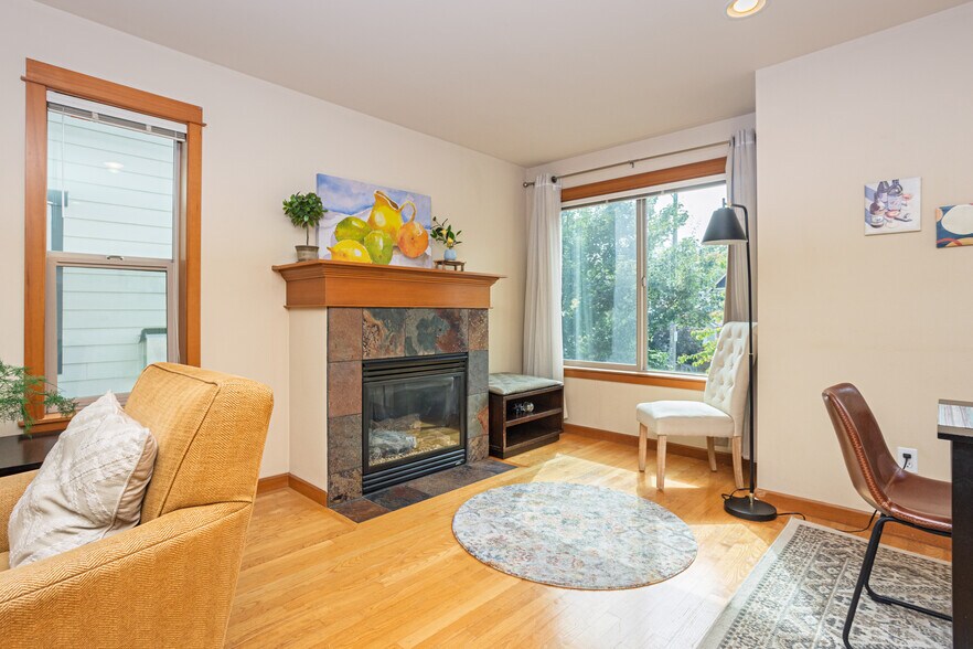 Building Photo - 3314 Wetmore Ave S