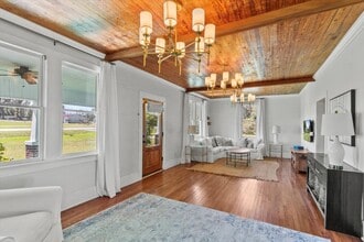 Building Photo - Country Classic with Modern Convenience!