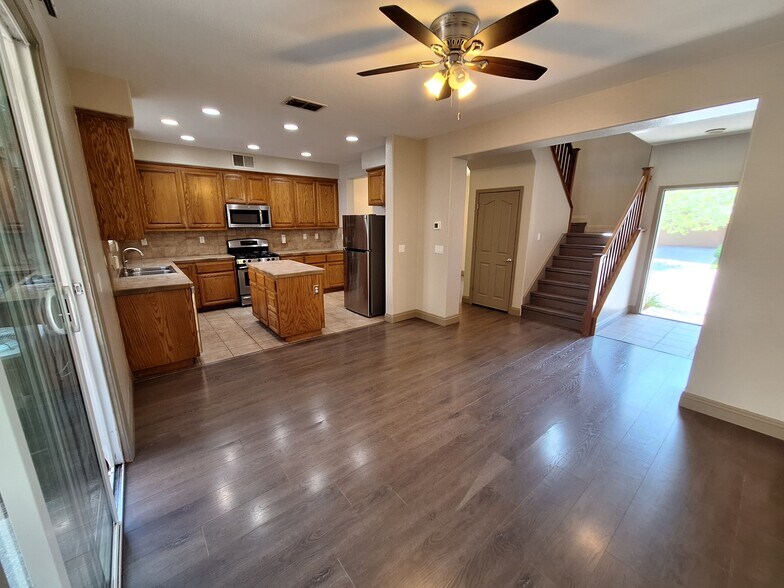 Building Photo - 5424 Knotty Pine Way