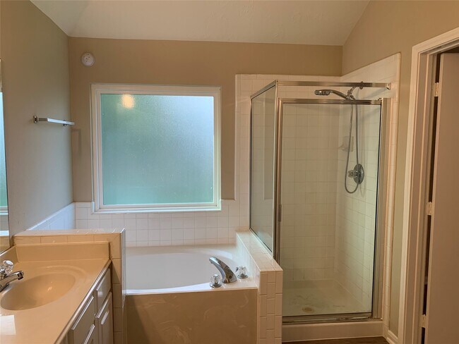 Building Photo - 3611 Stratford Town Ln