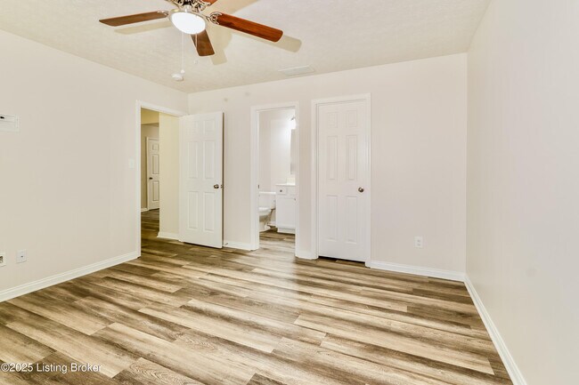 Building Photo - 7116 Blue Stream Ct