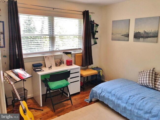 Building Photo - 10309 Bells Mill Terrace