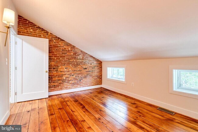 Building Photo - 630 South Paca St