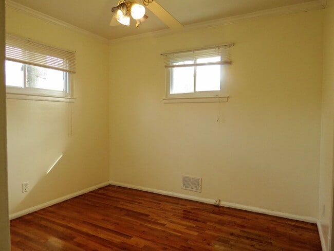 Building Photo - Prime Plainview Ranch