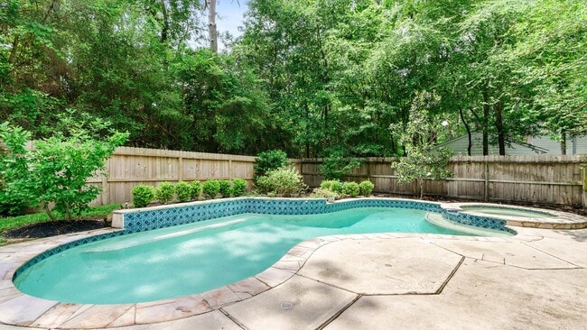 Building Photo - 39 Sylvan Forest Dr