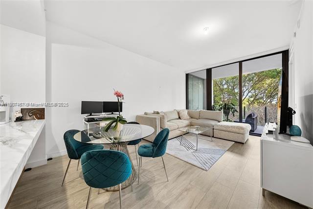 Building Photo - 2831 S Bayshore Dr