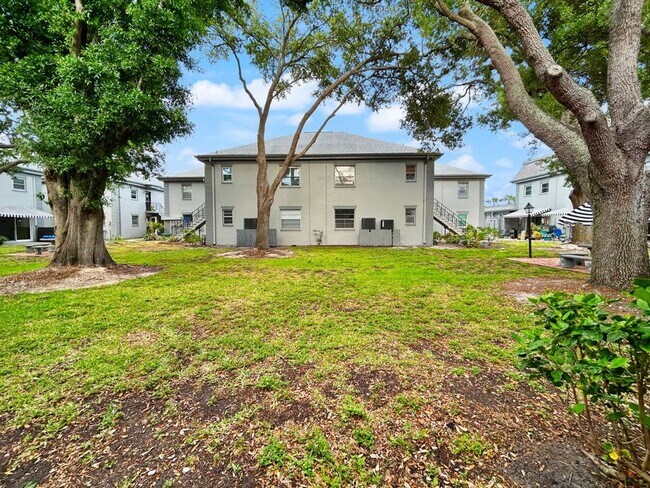 Building Photo - Modern & Bright Living in South Pasadena – Your Coastal Retreat!