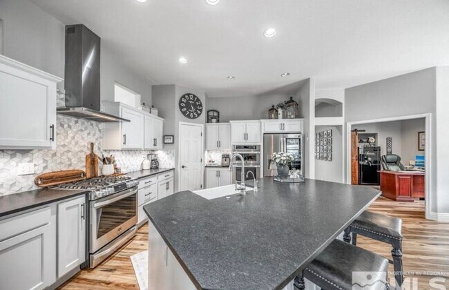 Building Photo - Beautiful Stylish South Reno Home