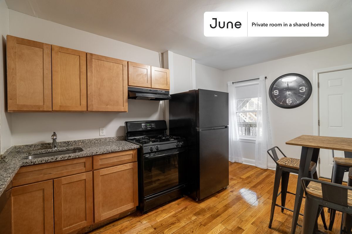 Building Photo - Private bedroom in 4 bed/1 bath Home