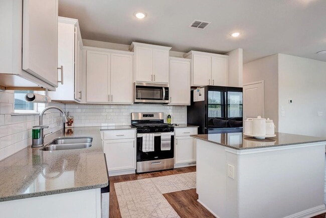 Building Photo - 6554 Marsh Ln