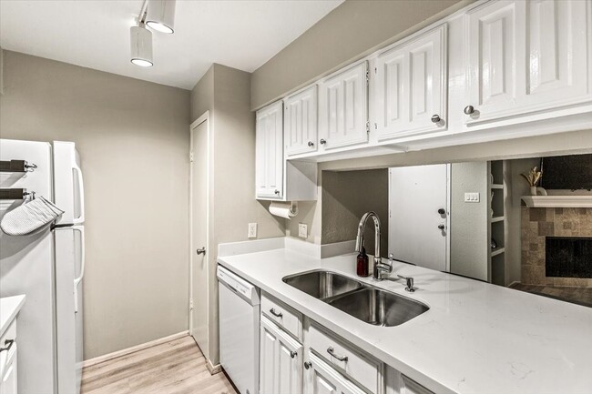 Building Photo - 2601 S Braeswood Blvd