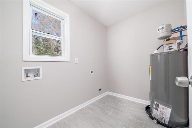 Building Photo - 665 S Eugenia Pl NW