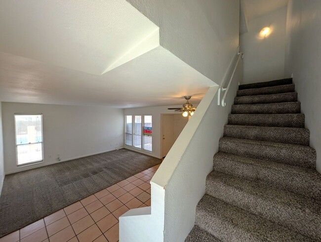 Building Photo - 2 Bedroom Condo in the Escalante Community...