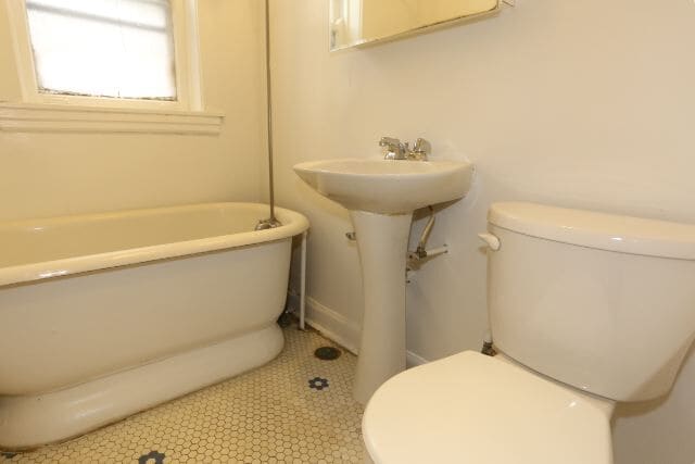 Building Photo - 821 W Waveland Ave