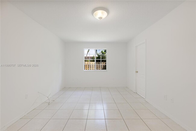 Building Photo - 3027 SW 24th St