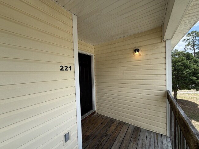 Building Photo - Apartment For Rent