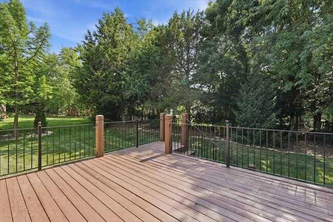 Building Photo - 9638 Zarda Dr