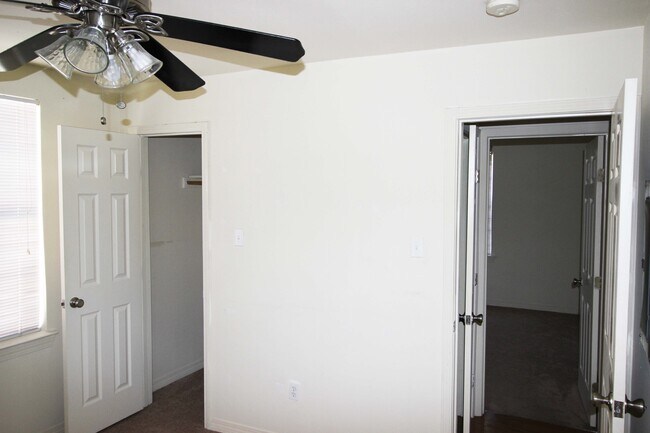 Building Photo - 8304 Palm St