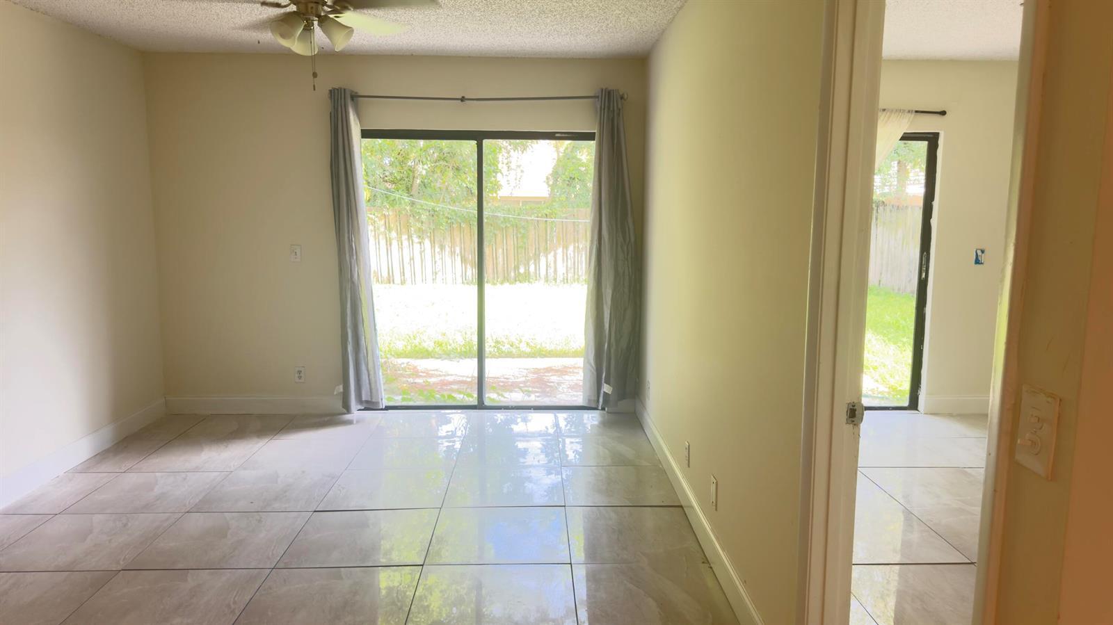 Building Photo - 1015 Staghorn St