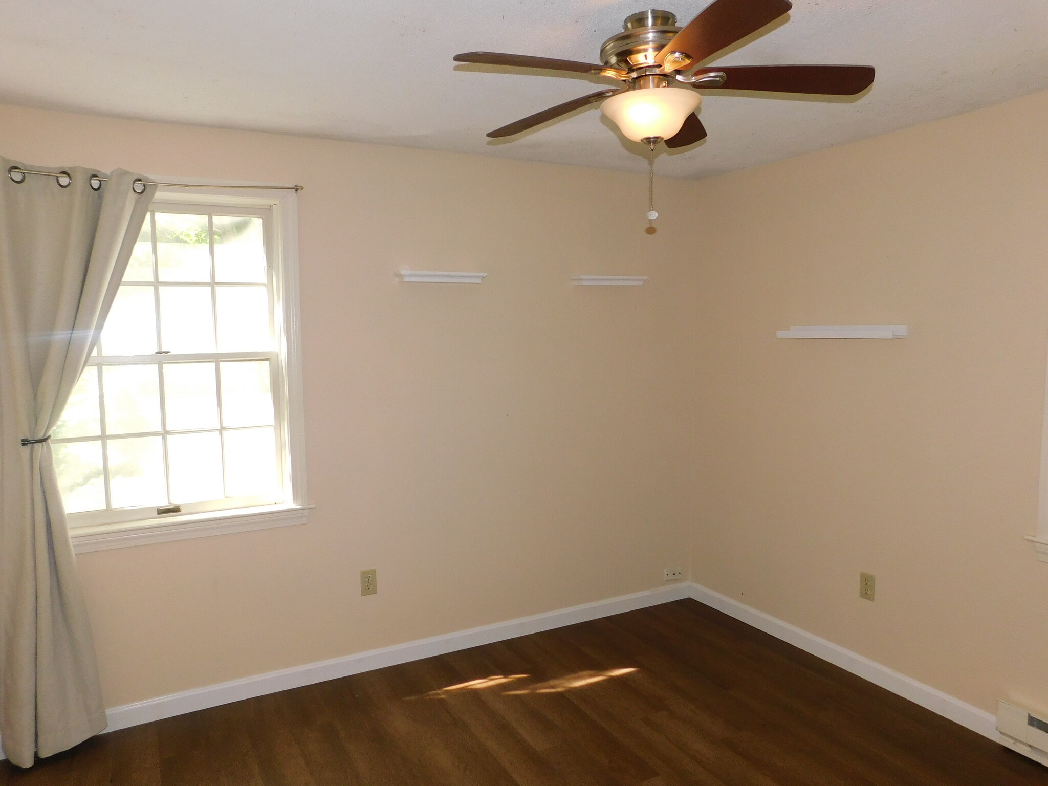 Building Photo - 4 Willow Creek Ln
