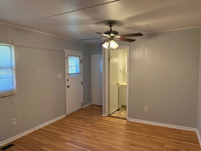 Building Photo - 2503 Apricot Ln