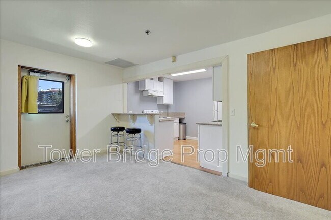 Building Photo - 122 I St