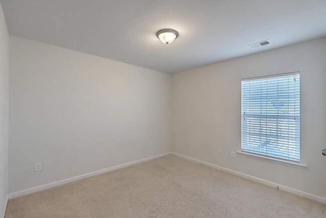 Building Photo - Cane Bay