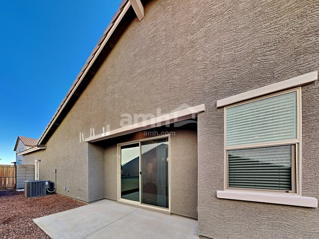 Building Photo - 861 S 150th Dr