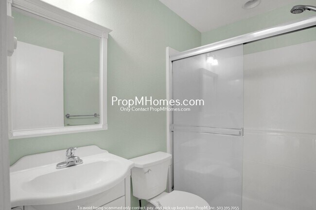 Building Photo - Cozy Two Bedroom Home in Willamette on a Massive Lot!