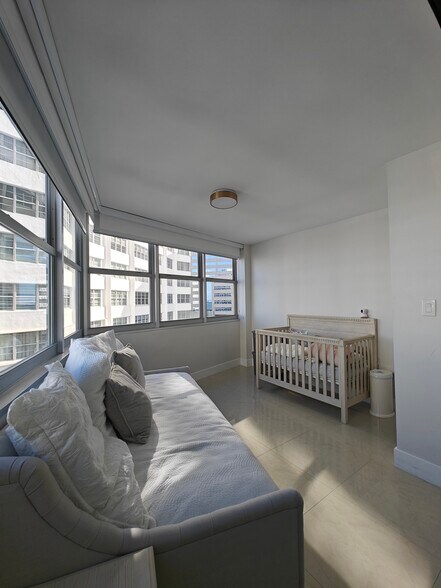 Building Photo - 825 Brickell Bay Dr