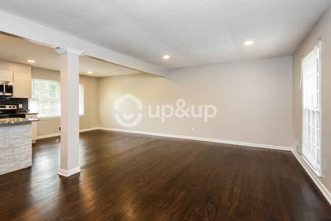 Building Photo - Fantastic 4bd/2.5ba home! Coming soon!