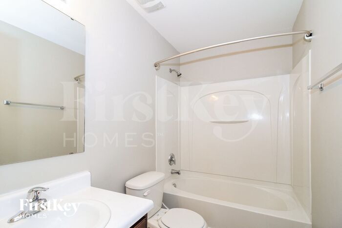 Building Photo - 812 Orchestra Dr