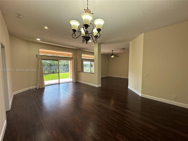 Building Photo - 4192 Laurel Ridge Cir