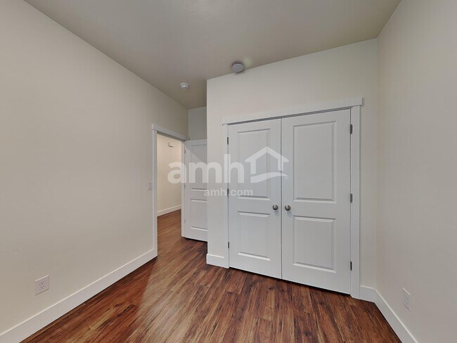 Building Photo - 1317 E Old Mesquite St