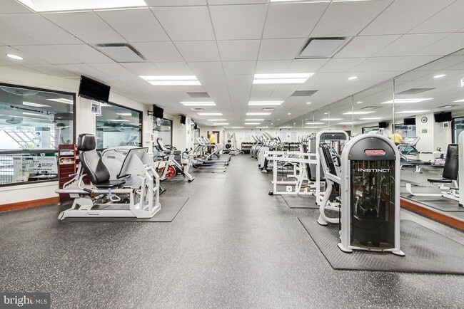 Building Photo - 307 Yoakum Pkwy