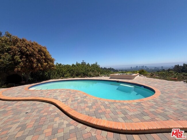 Building Photo - 10723 Stradella Ct