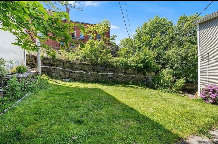 Building Photo - 150 Belmont St