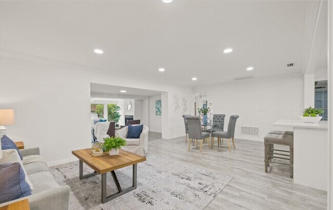 Building Photo - Home For Rent in Clearwater Manor!