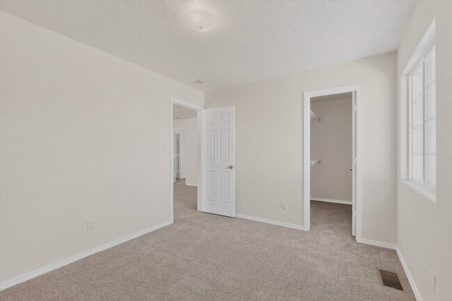 Building Photo - 8300 Bluffs Edge Pl NW