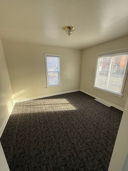 Building Photo - 626 Washington St