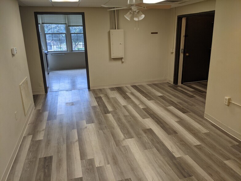 Building Photo - 139 E North St