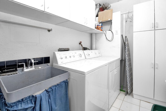 Building Photo - 4274 Gillot Blvd